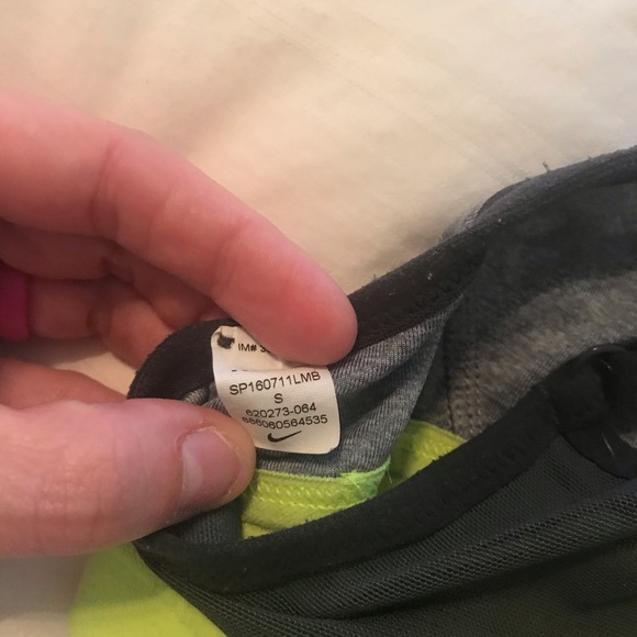Nike sports bra hardly worn - Picture 3 of 3
